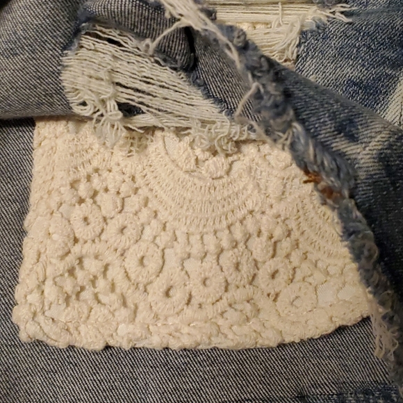 Shorts - Picture 2 of 4